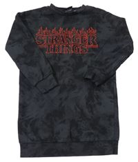 Tmavošedo-čierne batikované teplákové šaty s nápismi a plamínky - Stranger Things