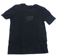 Čierne tričko s nápisom F&F