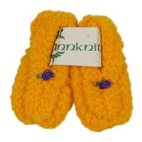 Nové - Horčicové pletené cápačky s kvetmi