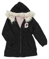 Čierna šušťáková zateplená bunda s písmenem a kapucňou