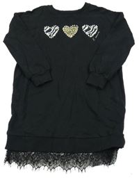 Čierne teplákové šaty so srdiečkami s perlami a čipkovým volánikom LIPSY LONDON