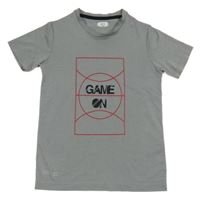 Šedé sportovní tričko s míčem a nápisem 