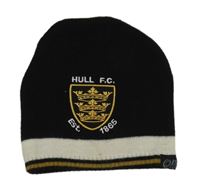 Černo-bílá pletená čepice se znakem 