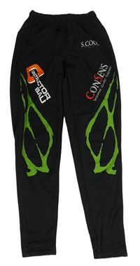 Čierne športové tepláky s nápisom