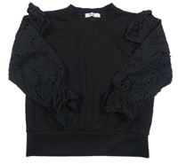 Čierna mikina s madeirovými rukávy a volánikmi