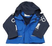 Modro-tmavomodrá nepromokavá lehce zateplená bunda s policejním autem a kapucí X-Mail