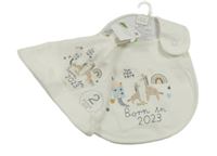 Nové - 2 set - bílá čepice s výšivkou + bryndák Next