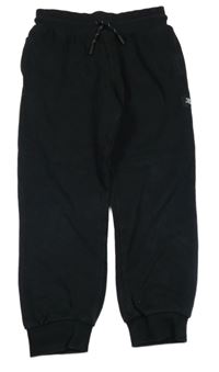 Černé tepláky s nášivkou F&F