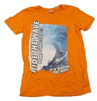 Oranžové tričko so surferom Chapter young