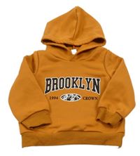 Medová mikina s nápisom a kapucňou