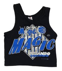 Čierny basketbalový crop top s nápisom a loptou