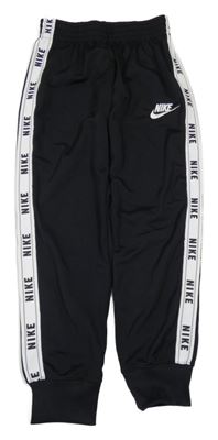 Černé sportovní tepláky s bílým pruhem a logem Nike