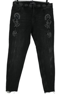 Dámské černé skinny rifle s výšivkami Stradivarius 