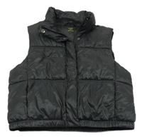 Čierna prešívaná šušťáková zateplená crop vesta OVS