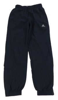 Tmavomodré šusťákové funkční sportovní kalhoty Adidas