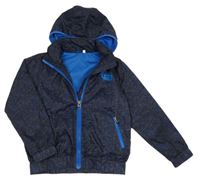 Tmavomodro-khaki vzorovaná šusťáková jarní bunda s potiskem a kapucí