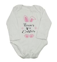 Bílé body s nápisem George