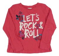 Růžové triko s nápisem a květy 