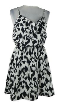 Dámske čierno-biele vzorované šaty