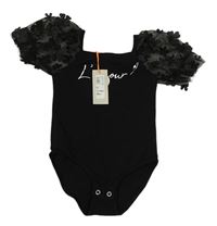Čierne body s nápisom a tylovymi kvetovanymi rukávy River Island