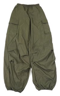 Khaki šušťákové cargo nohavice Shein