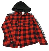 Červeno-černá kostkovaná košile s nápisy a kapucí C&A