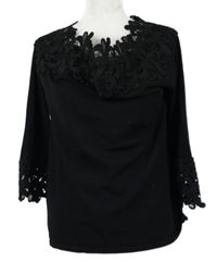 Dámska čierna blúzka s čipkou