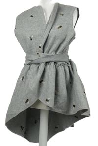 Dámská šedá flaušová vesta se včelkami a páskem Izabela Mandoiu