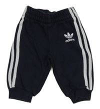 Tmavomodré tepláky s logem Adidas
