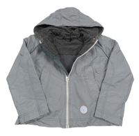 Sivá šušťáková jarná bunda s nášivkou a kapucňou