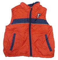 Červeno-tmavomodrá šušťáková zateplená vesta s písmenem