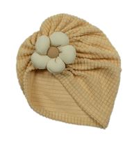 Meruňková vzorovaná turbanová čepice s květinou 