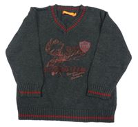 Tmavosivý sveter s nápisom a nášivkou