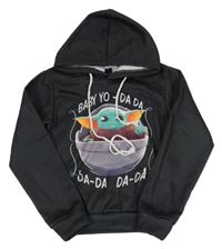 Čierna mikina s baby Yodou a kapucňou