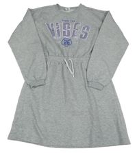 Šedé teplákové šaty s nápisem Page one young