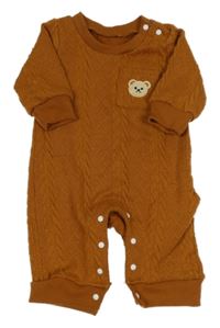 Hnedý vzorovaný overal s vreckom s medvěďom