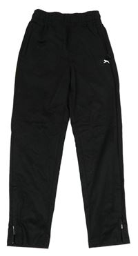 Čierne športové tepláky s logom Slazenger
