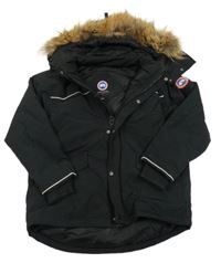 Čierna šušťáková zimná bunda s nášivkou a kapucňou