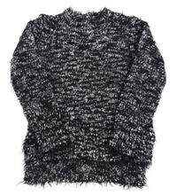 Čierno-biely chlpatý sveter C&A