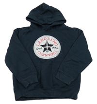 Tmavomodrá mikina s nášivkou a kapucňou