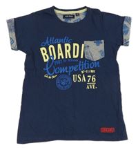 Tmavomodré tričko s nápisom a vreckom Blue Seven