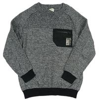 Čierno-biely melírovaný sveter s vreckom s nápismi F&F