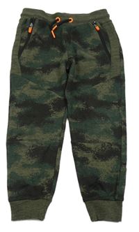 Khaki-černo-zelené vzorované tepláky F&F