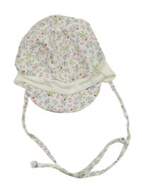 Bílá květovaná kšiltovka s beruškami