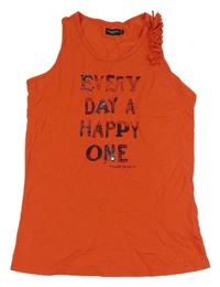 Červený top s nápisem s flitry