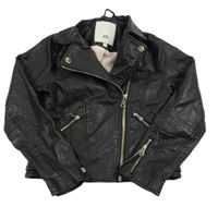 Čierny koženkový krivák River Island