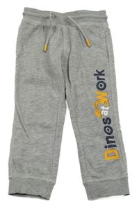 Šedé tepláky s nápisem C&A