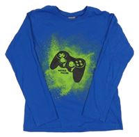 Modro-zelené triko s ovladačem 