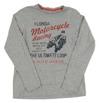 Sivé tričko s nápisom a motorkou