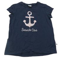 Tmavomodré tričko s kotvou z flitrů a nápisom STUMMER